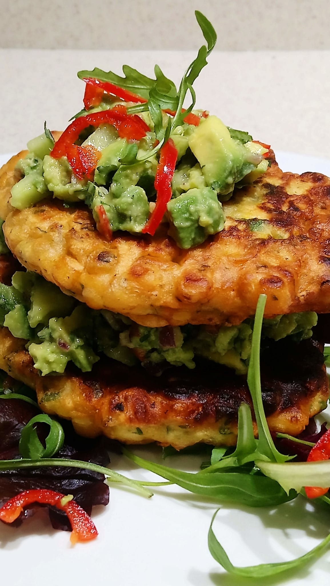 Sweetcorn pancakes with a filling of avocado guacamole