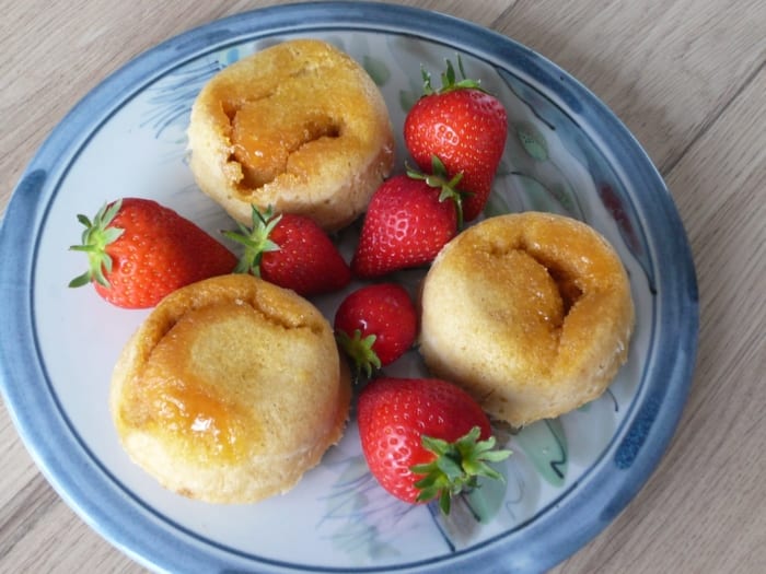 an image of microwave syrup sponge and strawberries